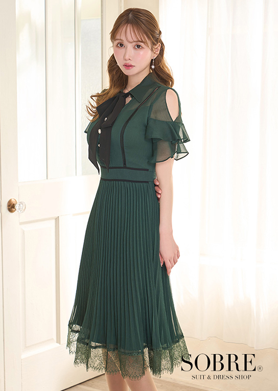 【オケージョンにもおすすめ】襟付きプリーツミディワンピース